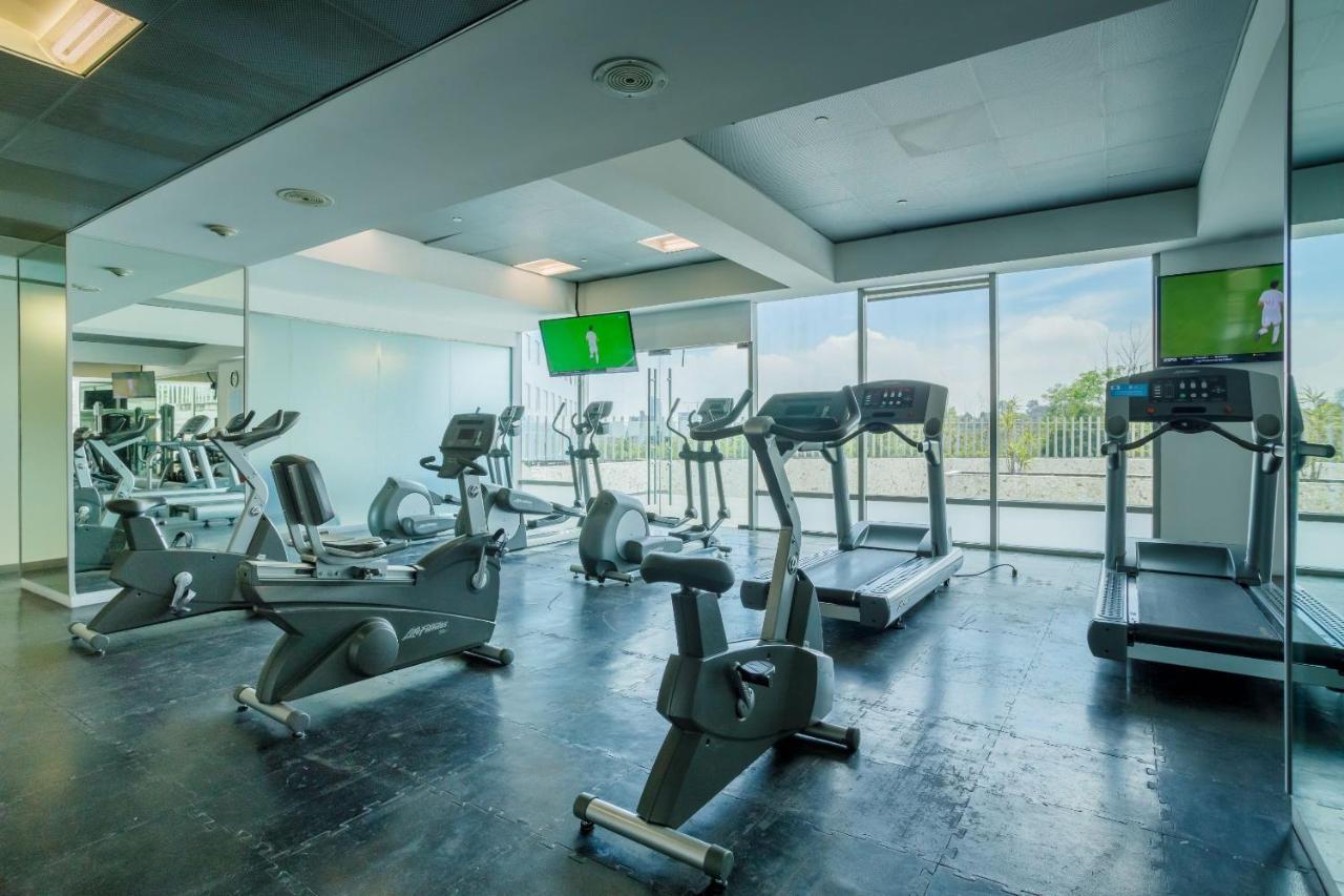 Camino Real Santa Fe Hotel Mexico City Exterior photo The gym at the hotel