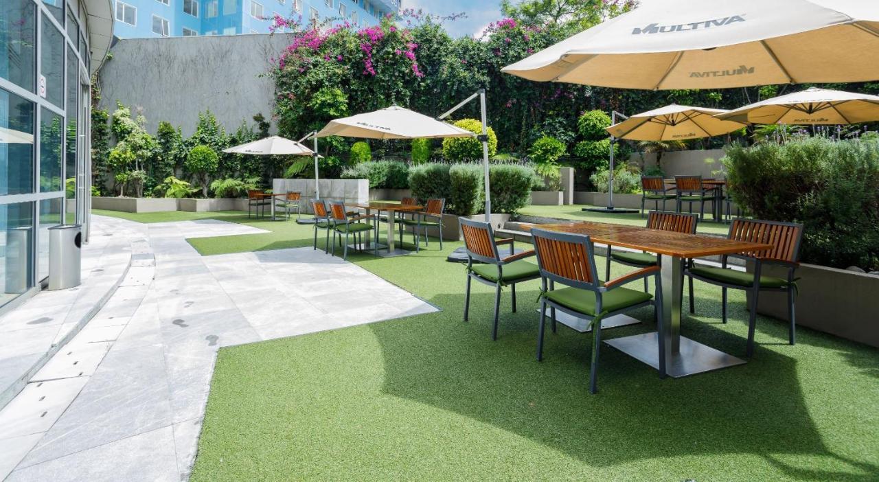 Camino Real Santa Fe Hotel Mexico City Exterior photo Artificial grass at a hotel